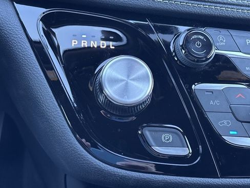 Used 2024 Chrysler Pacifica Touring-L w/ S Appearance Package image 38