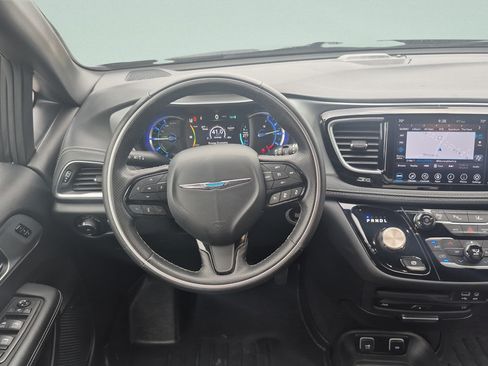 Used 2020 Chrysler Pacifica Limited w/ Advanced Safetytec Group FWD image 14
