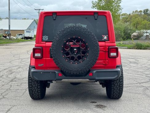 Used 2020 Jeep Wrangler Unlimited Sahara w/ Uconnect 4C Nav & Sound Group AWD/4WD image 4