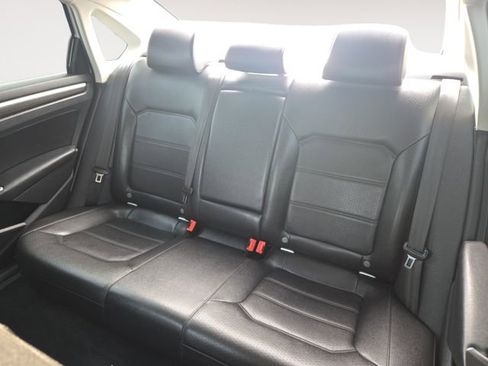 Used 2018 Volkswagen Passat 2.0T SE image 13