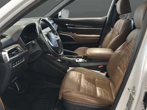 Used 2022 Kia Telluride SX w/ SX Prestige Package AWD/4WD image 9