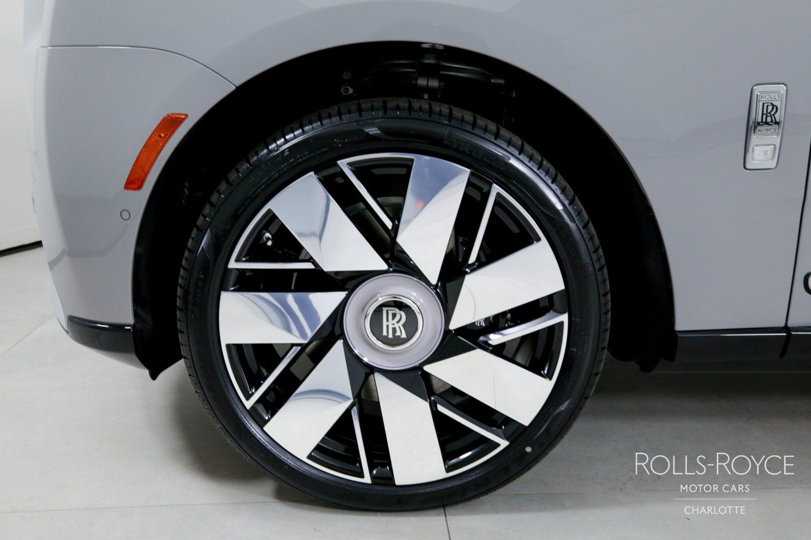 Used 2025 Rolls-Royce Cullinan AWD/4WD image 42