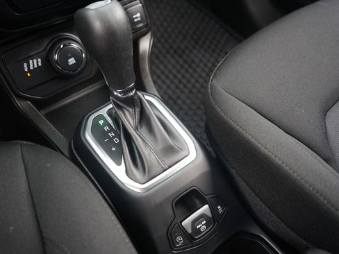 Used 2023 Jeep Renegade Latitude image 21