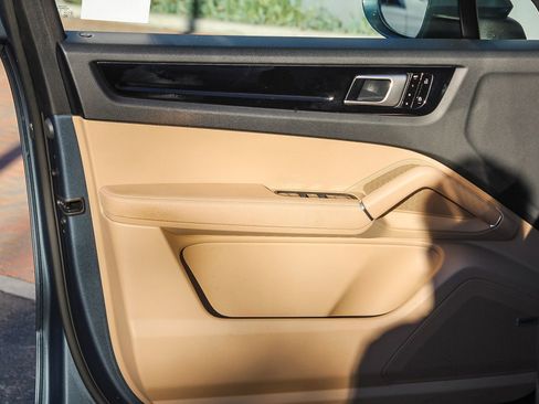 Used 2019 Porsche Cayenne image 18