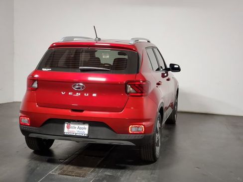 Used 2024 Hyundai Venue SEL image 28