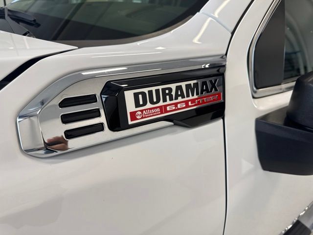Used 2025 GMC Sierra 3500 Denali AWD/4WD image 12