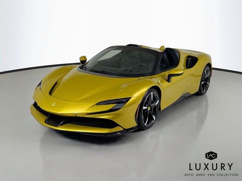 Used 2022 Ferrari SF90 Spider AWD/4WD image 4
