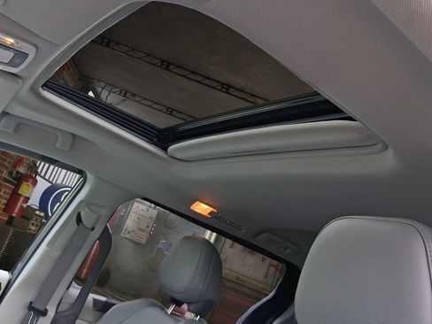 Used 2023 Toyota Sienna XLE FWD image 12