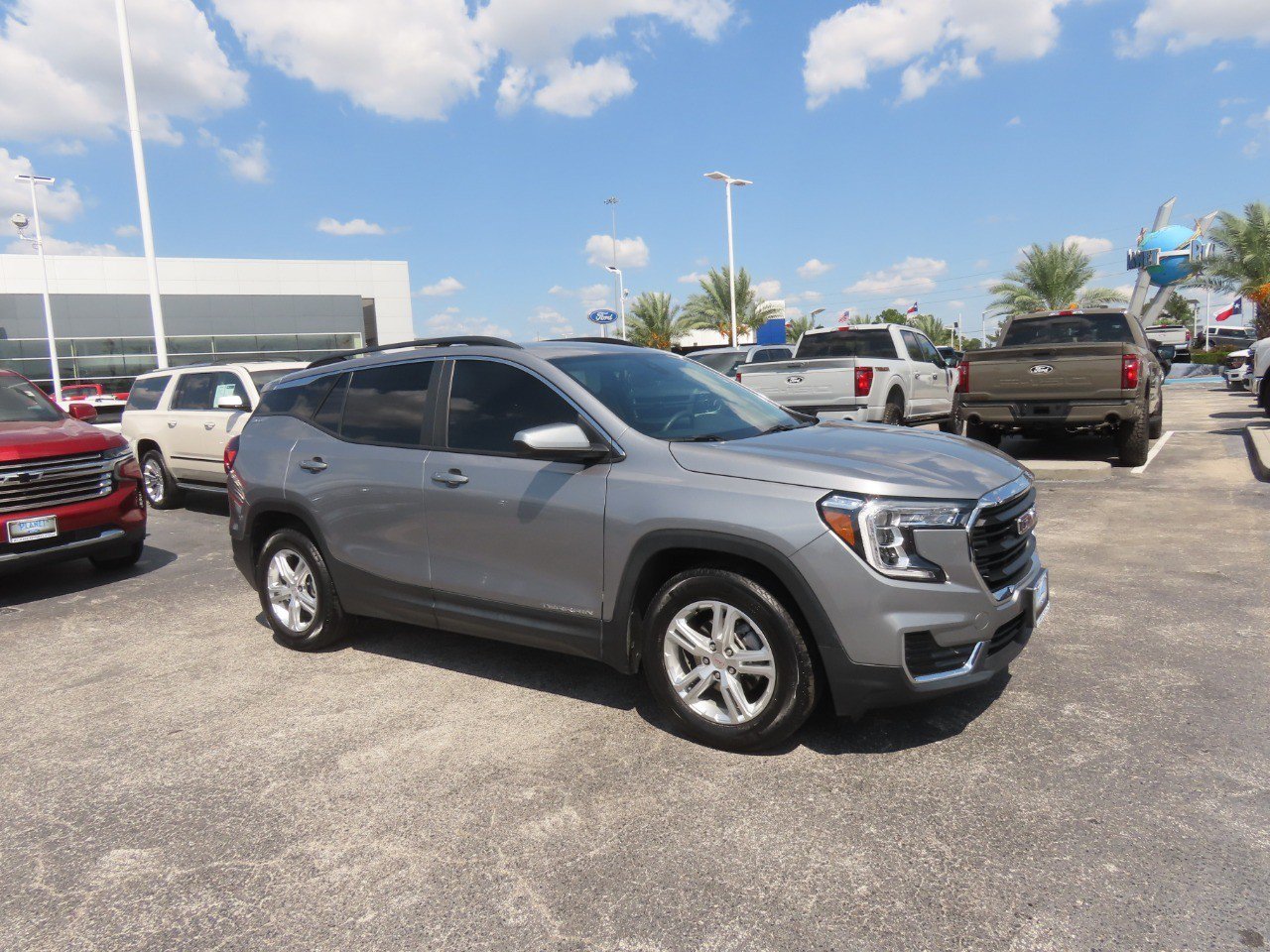 Used 2024 GMC Terrain SLE w/ Driver Convenience Package FWD image 7
