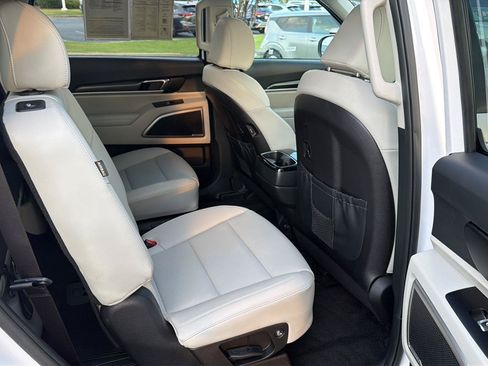 Used 2025 Kia Telluride S FWD image 12