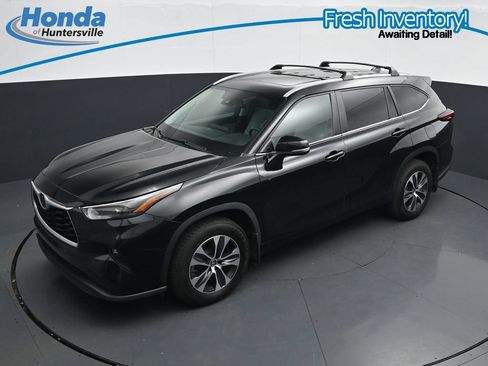 Used 2024 Toyota Highlander XLE AWD/4WD image 21