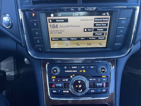 Used 2018 Lincoln Continental Premiere image 23