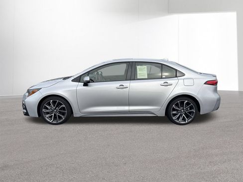 Used 2022 Toyota Corolla XSE FWD image 5
