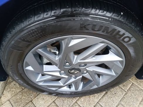 Used 2024 Hyundai Elantra SEL FWD image 9