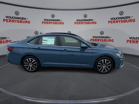 New 2026 Volkswagen Jetta SE image 9