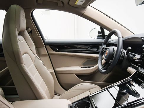 Certified 2025 Porsche Panamera 4 image 49