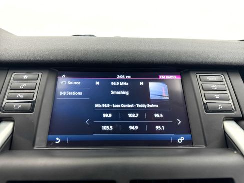Used 2019 Land Rover Discovery Sport SE AWD/4WD image 18