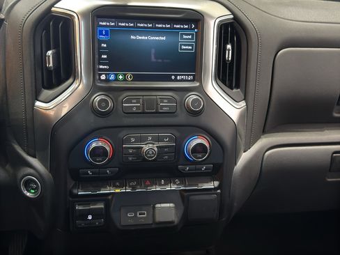 Used 2022 Chevrolet Silverado 1500 RST AWD/4WD image 28