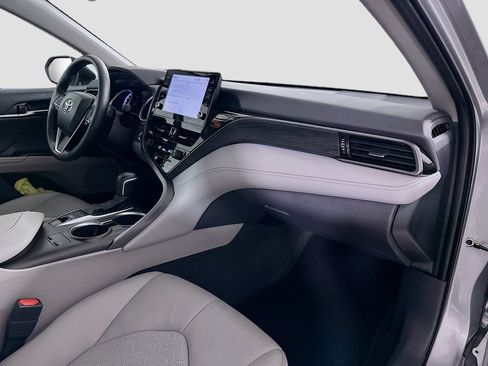 Used 2022 Toyota Camry XLE FWD image 28
