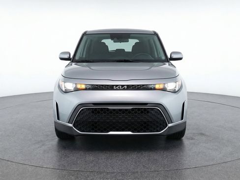 Used 2025 Kia Soul LX w/ LX Technology Package image 2