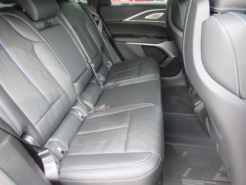 New 2026 Cadillac Lyriq V image 33