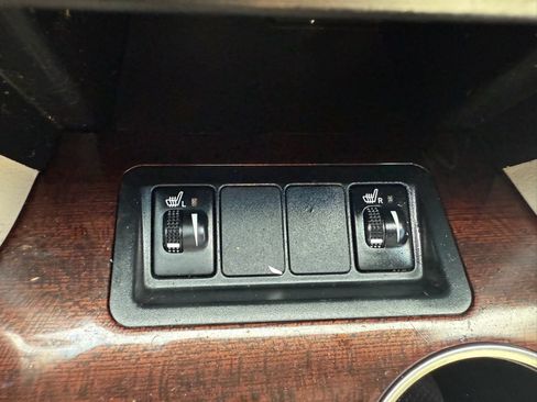 Used 2012 Toyota Camry XLE FWD image 31