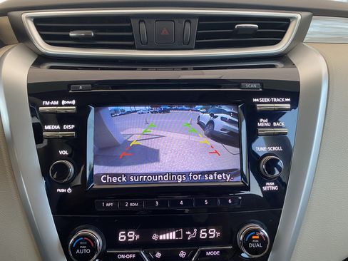 Used 2017 Nissan Murano S FWD image 4