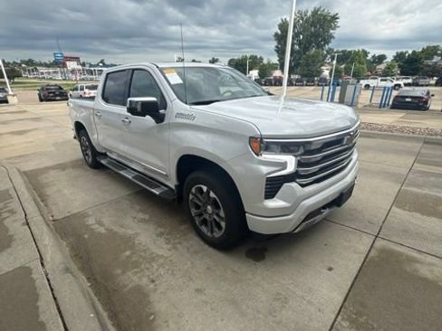 Used 2025 Chevrolet Silverado 1500 High Country w/ Technology Package AWD/4WD image 3