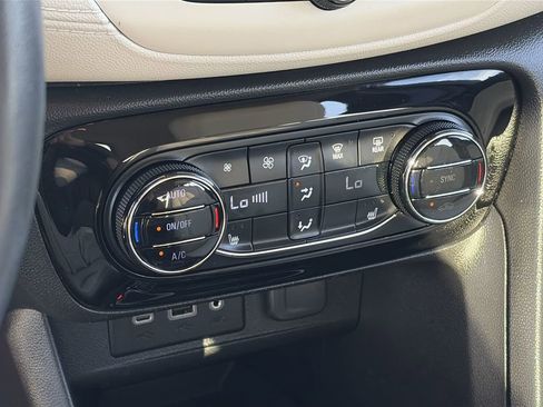 Used 2021 Buick Encore GX Select FWD image 17