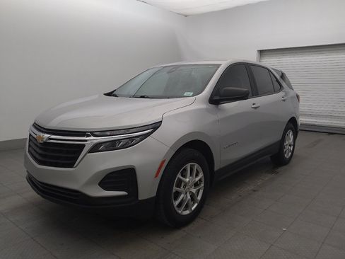 Used 2022 Chevrolet Equinox LS AWD/4WD image 2
