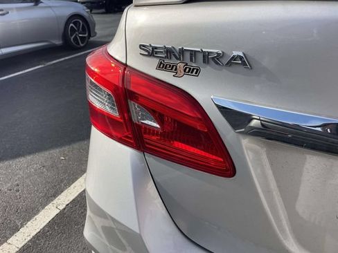 Used 2018 Nissan Sentra SR w/ Technology Package FWD image 10