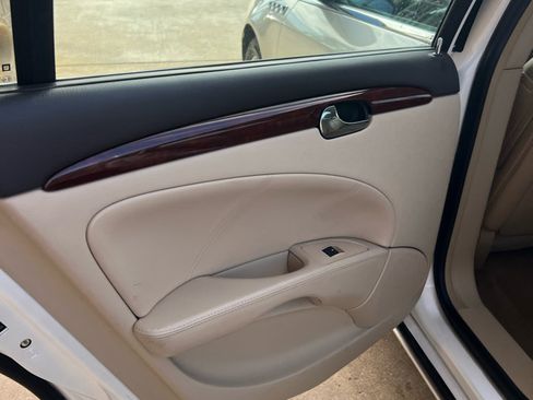 Used 2007 Buick Lucerne CXS w/ Driver Confidence Package image 7