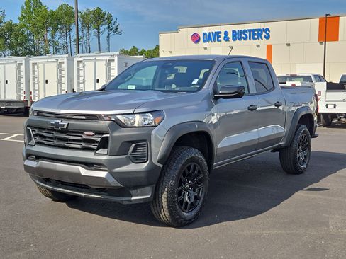 Used 2024 Chevrolet Colorado Trail Boss w/ Advanced Trailering Package AWD/4WD image 2