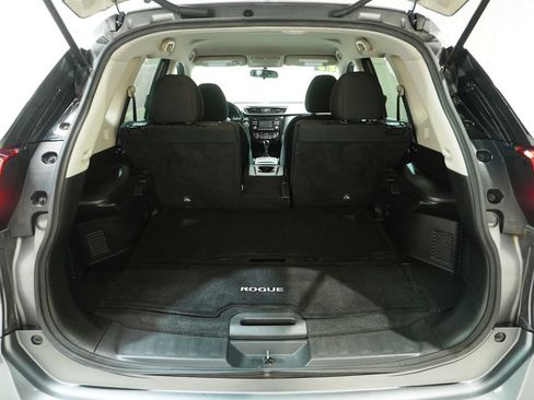Used 2017 Nissan Rogue SV AWD/4WD image 6