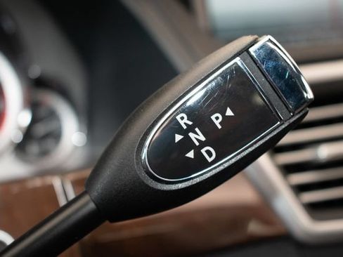 Used 2013 Mercedes-Benz E 550 4MATIC Sedan image 30