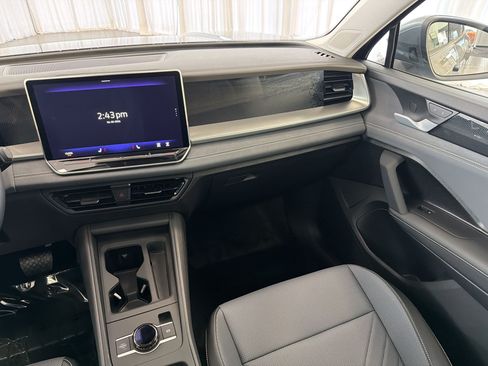 New 2026 Volkswagen Tiguan SE FWD image 29