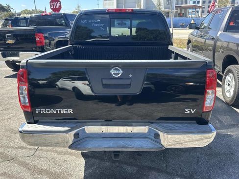 Used 2015 Nissan Frontier SV image 5