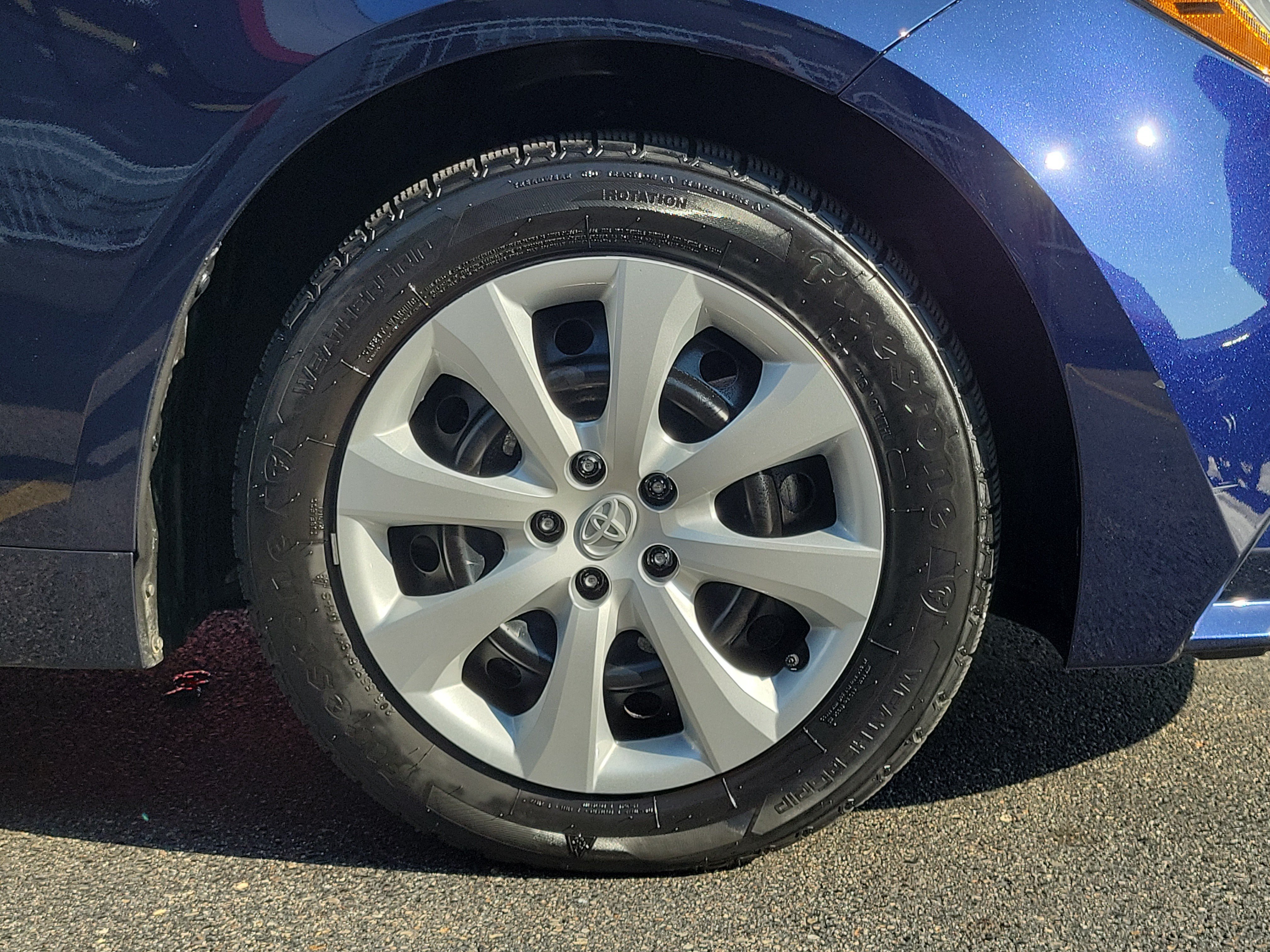 Used 2024 Toyota Corolla LE FWD image 5