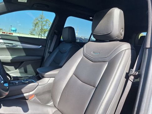Used 2024 Cadillac XT6 Luxury image 11