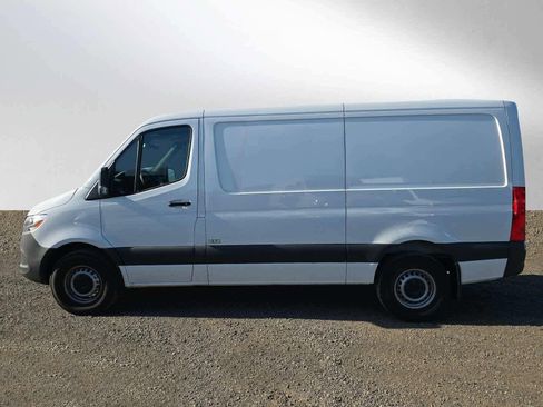 Used 2025 Mercedes-Benz Sprinter 2500 image 6