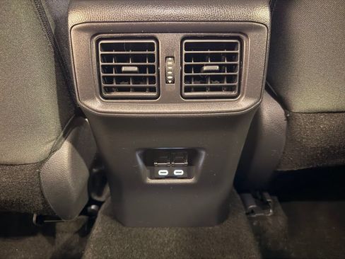 Used 2025 Toyota RAV4 XLE AWD/4WD image 33