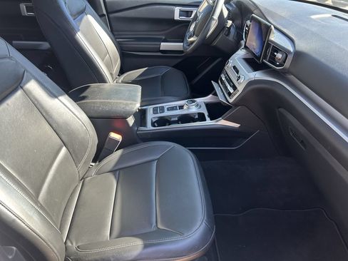 Used 2021 Ford Explorer XLT w/ Equipment Group 202A RWD image 7