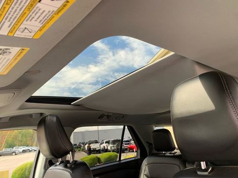 Used 2022 Ford Explorer XLT w/ Equipment Group 202A image 31