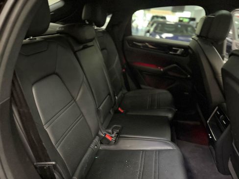 Used 2021 Porsche Cayenne S w/ Premium Package AWD/4WD image 40