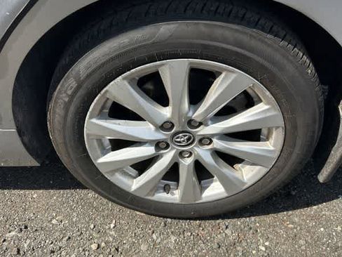 Used 2019 Toyota Camry LE w/ Convenience Package FWD image 10