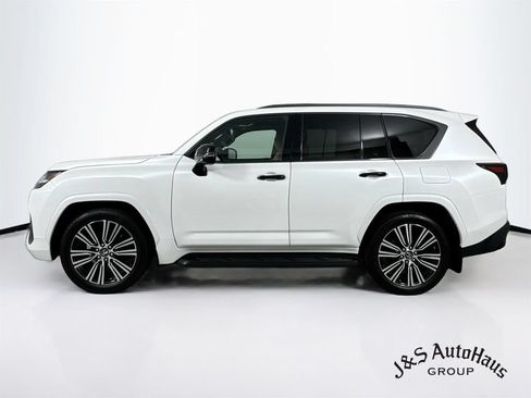 Used 2023 Lexus LX 600 4WD w/ Appearance Package image 4