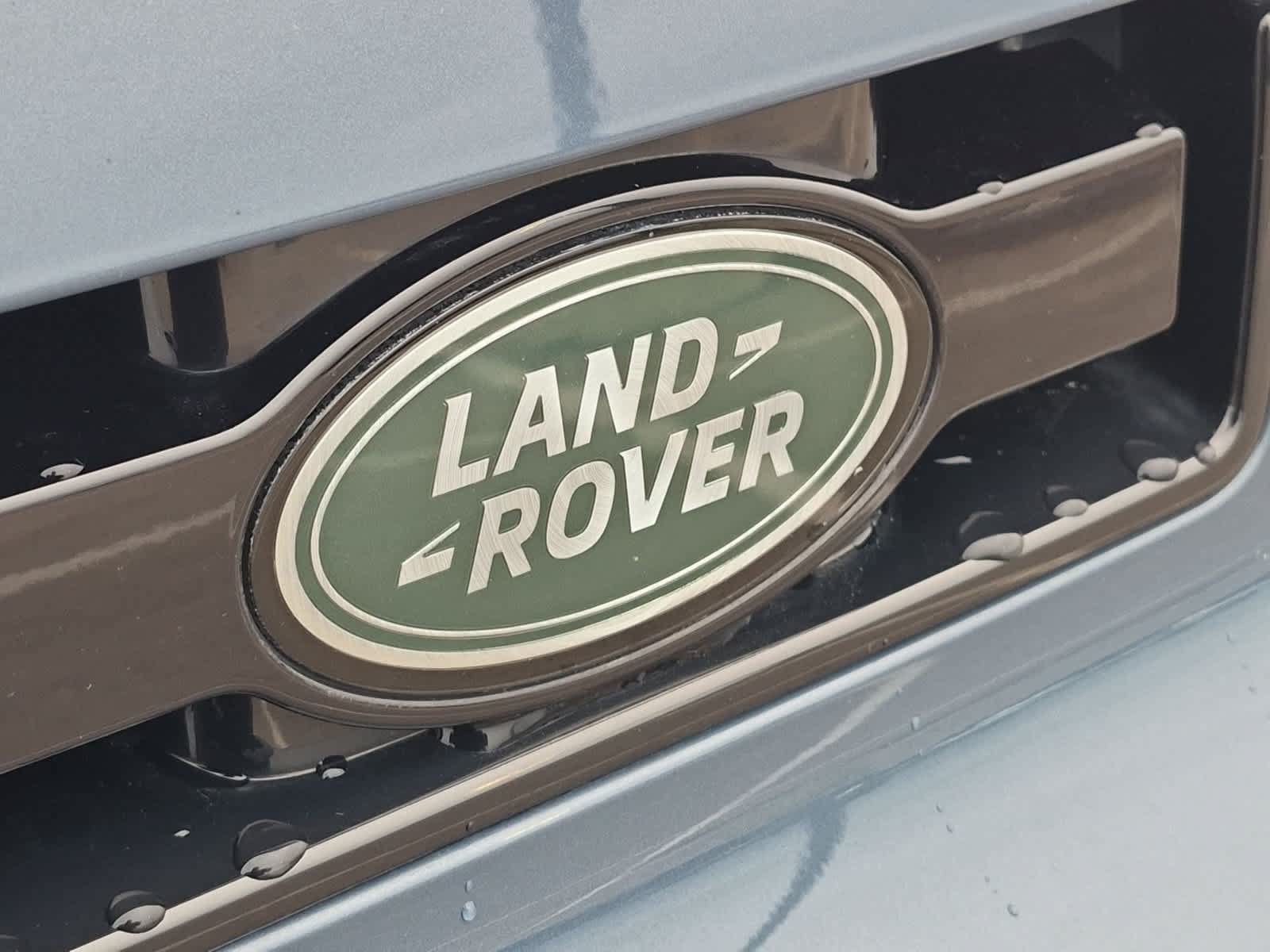 Certified 2025 Land Rover Defender 110 X-Dynamic SE AWD/4WD image 11