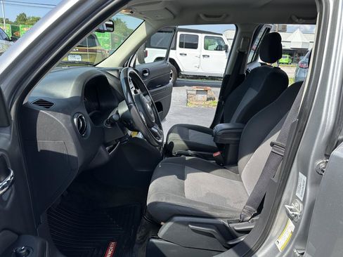 Used 2017 Jeep Patriot Latitude AWD/4WD image 25