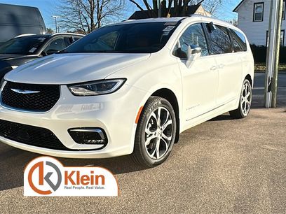 Used 2024 Chrysler Pacifica Pinnacle w/ Trailer Tow Group