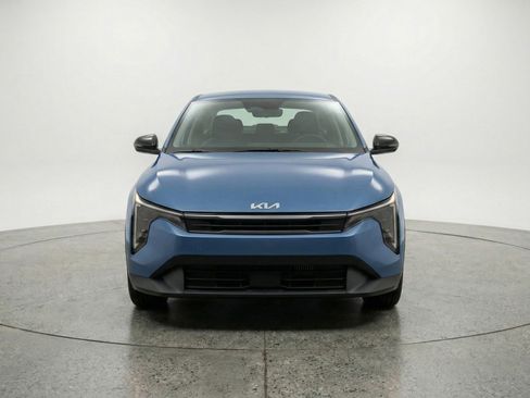 Used 2025 Kia K4 LXS image 2